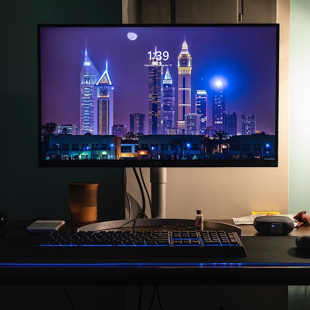 NZXT Streaming/Gaming PC AMD Ryzen 5 3060Ti W/MONITOR, KEYBOARD, MOUSE, ALL